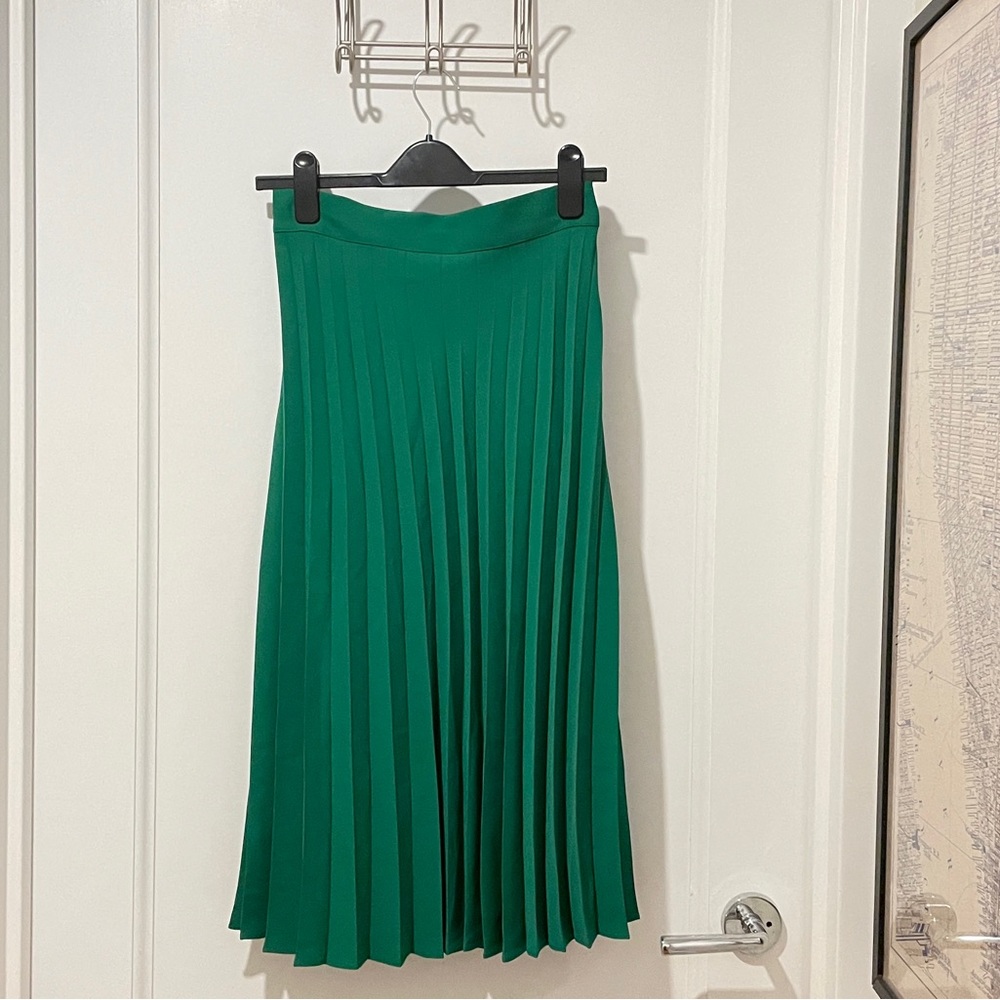 (NWT) BR Green (XS) Pleated Skirt